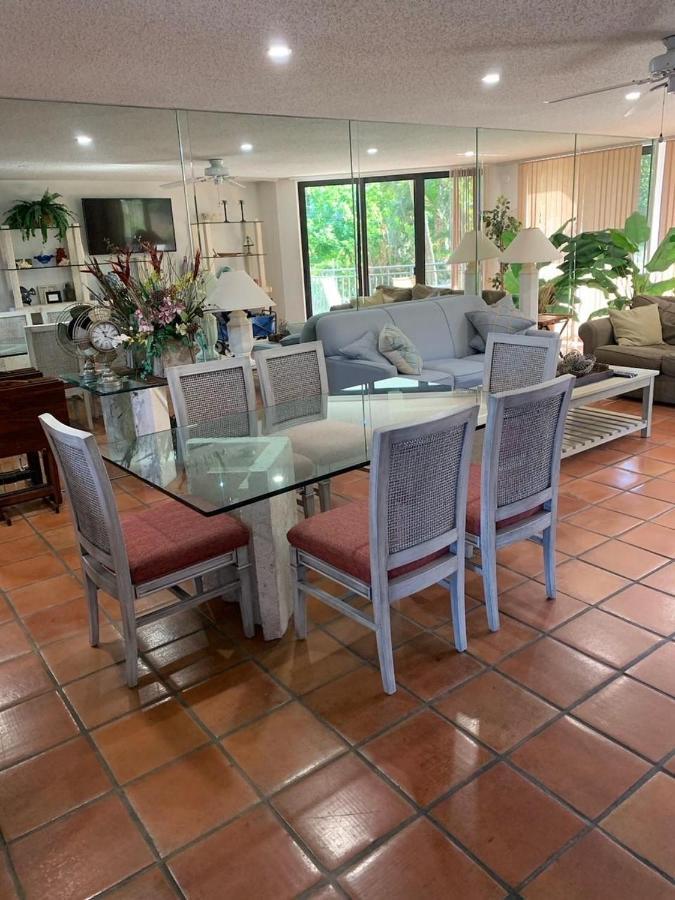 Beautifully Renovated Summer Of 2020 Come And Enjoy This Lovely Unit キーウェスト エクステリア 写真