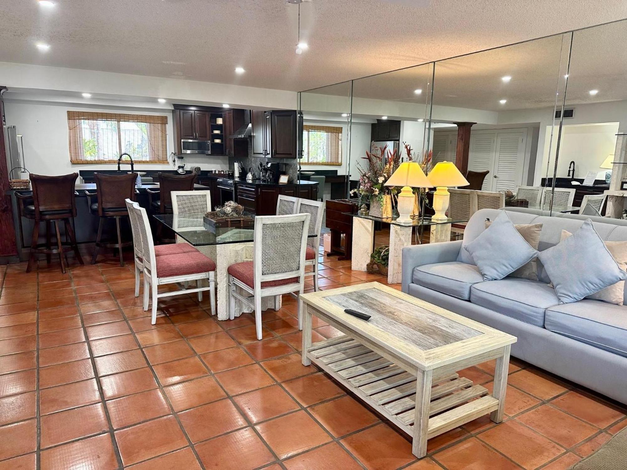 Beautifully Renovated Summer Of 2020 Come And Enjoy This Lovely Unit キーウェスト エクステリア 写真