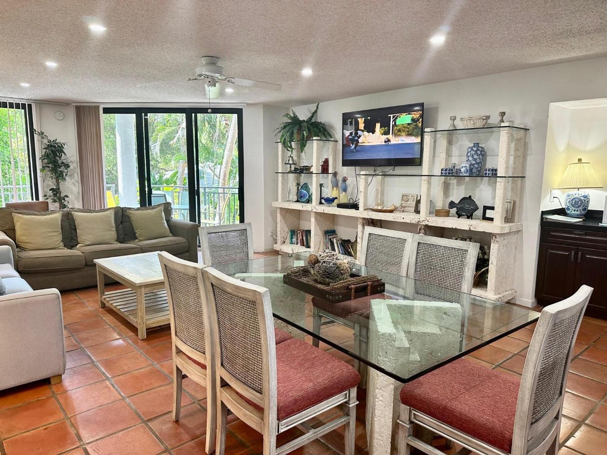 Beautifully Renovated Summer Of 2020 Come And Enjoy This Lovely Unit キーウェスト エクステリア 写真