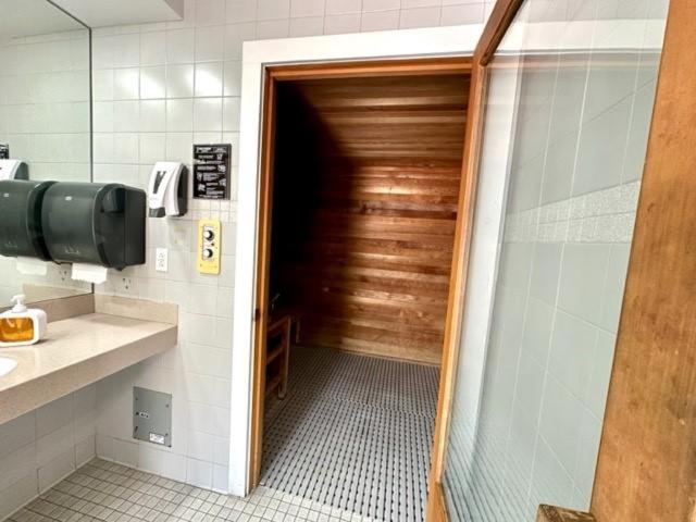Beautifully Renovated Summer Of 2020 Come And Enjoy This Lovely Unit キーウェスト エクステリア 写真
